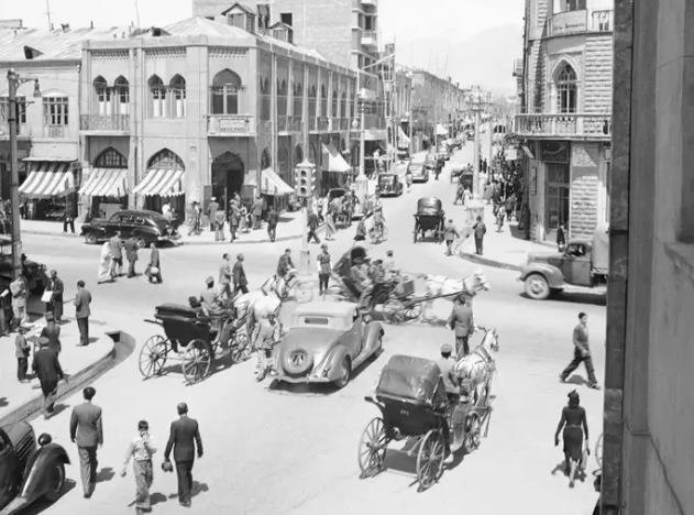 Trong thời gian trị vì, Vua Pahlavi đã tiến hành một loạt cải cách nhằm biến Iran thành một quốc gia hiện đại theo hướng phương Tây.