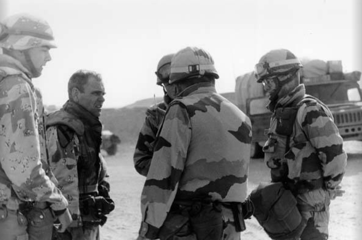 Binh lính hội ý tại Ả Rập Xê Út vào ngày 23/2/1991, một ngày trước khi cuộc tấn công trên bộ bắt đầu.