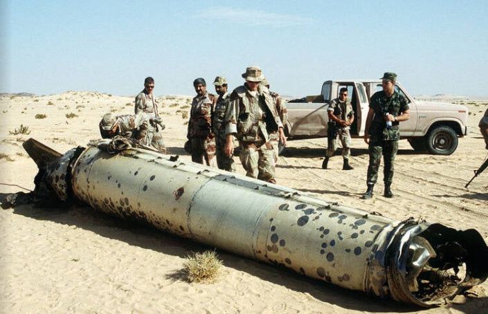 Tên lửa Scud của Iraq bị tên lửa phòng không chiến thuật MIM-104 Patriot bắn hạ.