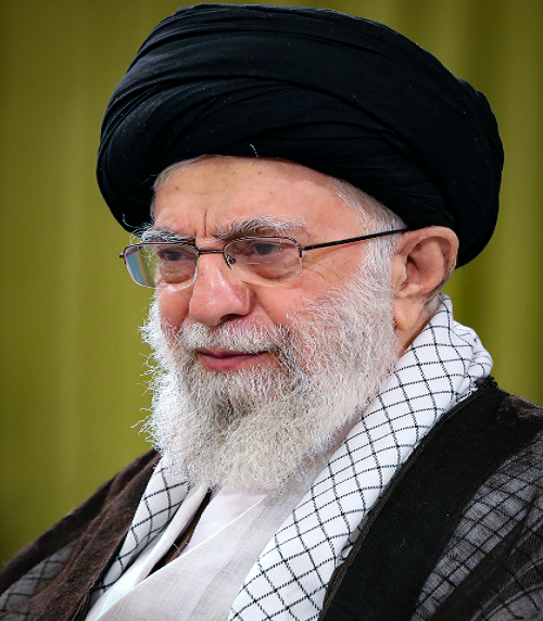 Sau khi Tổng thống Mohammad Ali Raja'i và Thủ tướng Mohammad Javad Bahonar bị ám sát vào tháng 8/1981, ông Khamenei ra tranh cử tổng thống và giành chiến thắng với 95% số phiếu bầu. Ảnh: Wikipedia.