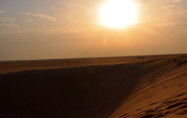 Trạm thời tiết Mitribah ở phía tây bắc Kuwait đã ghi nhận nhiệt độ kỷ lục là 53,8 độ C vào ngày 21/7/2016.