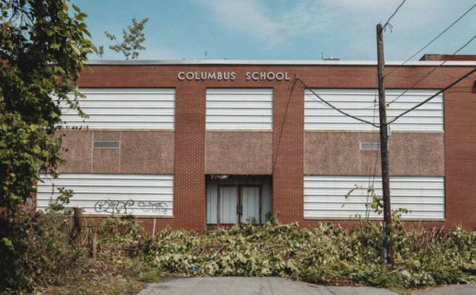 Trường Columbus là một ngôi trường bỏ hoang nằm ở phía bắc New York, Mỹ.
