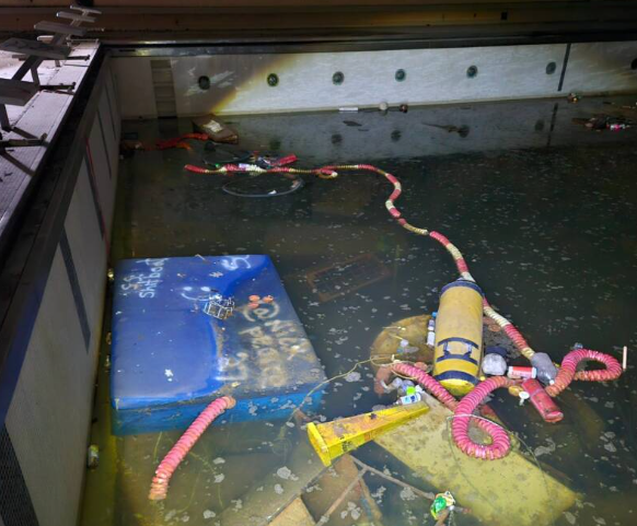 Hồ nước đục ngầu trong trường Flint.