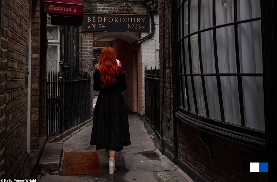 Goodwin's Court ở London (Anh) mang vẻ đẹp cổ kính.