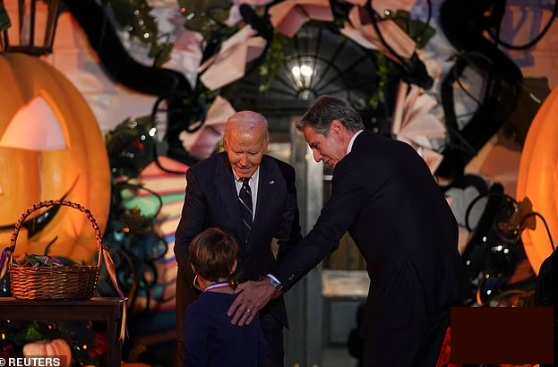 Lễ hội Halloween ấn tượng của vợ chồng ông Biden ở Nhà Trắng - Hình 4 Le hoi Halloween an tuong cua vo chong ong Biden o Nha Trang-Hinh-4