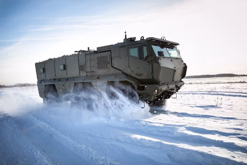 Chiếc xe được đánh giá có thể đạt tốc độ tối đa 90-100km/h, dự trữ hành trình 600km, lội nước sâu 1,2m. Nguồn ảnh: Sputnik