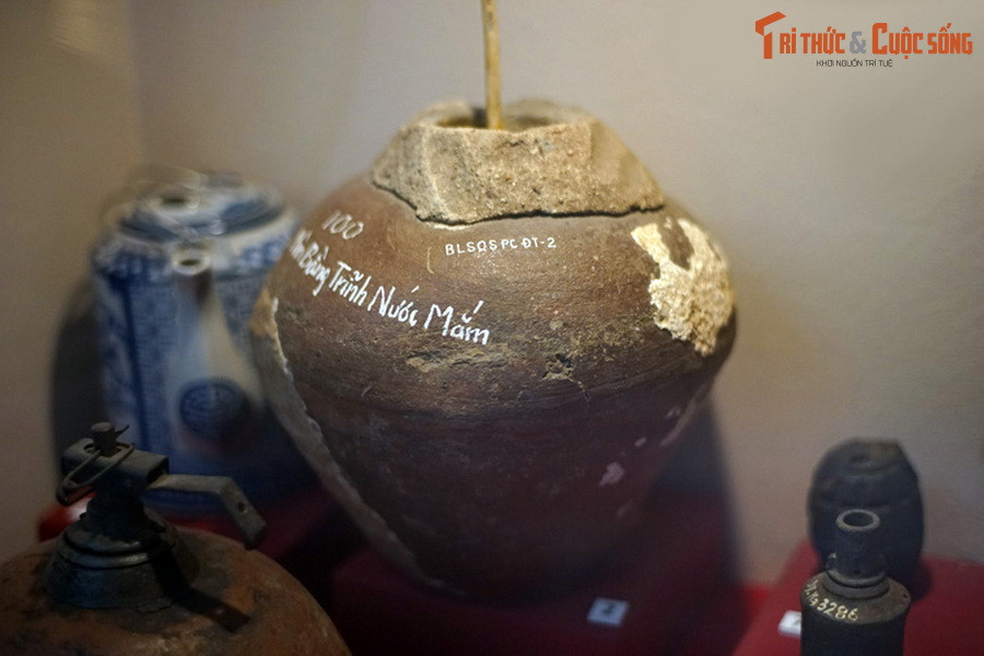 Mìn bằng chĩnh nước mắm do nhân dân Nam Bộ chế tạo và sử dụng trong kháng chiến chống Pháp.