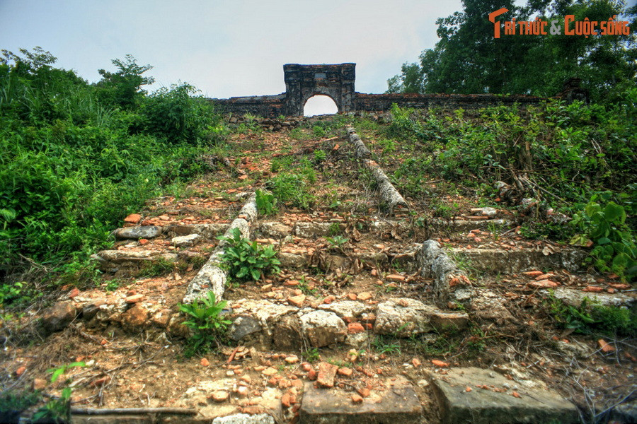Được biết, lăng mộ của chúa Nguyễn Phúc Khoát (tức Thế Tôn Hiếu Vũ Hoàng Đế, 1714-1765), vị chúa Nguyễn thứ 8, còn được gọi là lăng Trường Thái, tọa lạc tại phường Long Hồ, quận Phú Xuân, thành phố Huế.