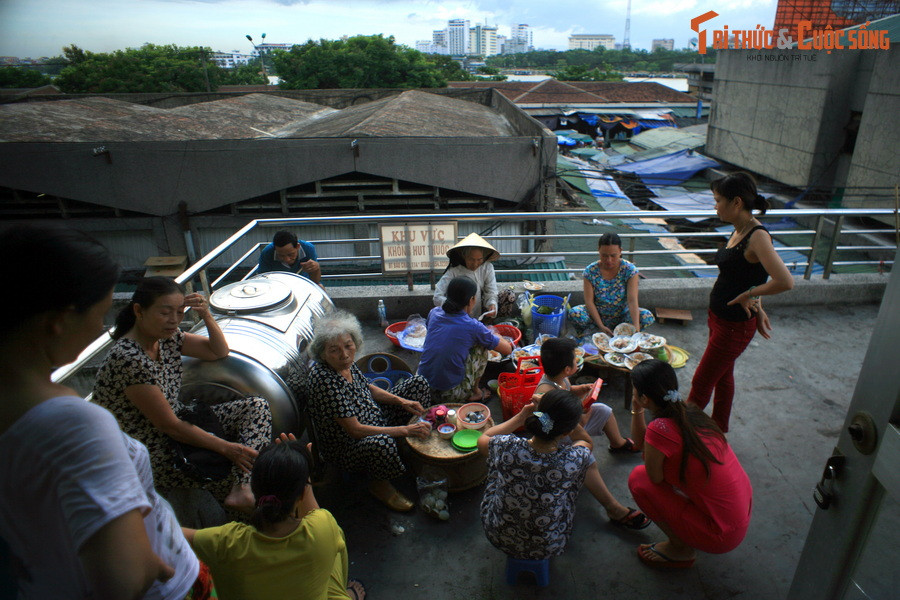  12. Con người hiền hòa, thân thiện. Người dân Huế nổi tiếng với tính cách hiền hòa, nhẹ nhàng và lòng mến khách, làm cho bất kỳ ai đến đây đều cảm thấy được chào đón.