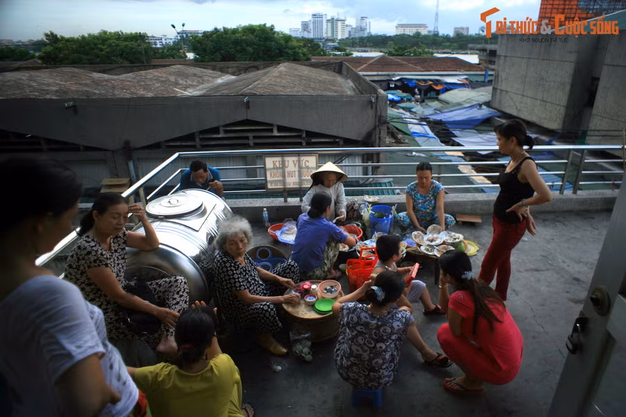  12. Con người hiền hòa, thân thiện. Người dân Huế nổi tiếng với tính cách hiền hòa, nhẹ nhàng và lòng mến khách, làm cho bất kỳ ai đến đây đều cảm thấy được chào đón.