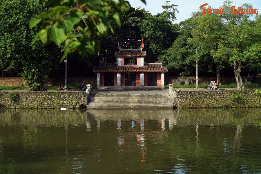  11. Không gian thanh bình. Huế mang đến cảm giác thanh bình, nhẹ nhàng, với những khu vườn xanh mướt, những con phố nhỏ và nhịp sống chậm rãi.