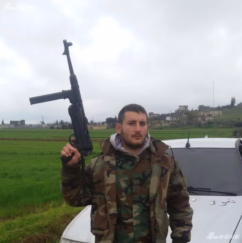 Một trong những vũ khí cổ nhất mà phiến quân IS có trong tay là tiểu liên MP-40. Đây là một trong những khẩu súng tiểu liên tốt nhất trong Chiến tranh Thế giới thứ hai được sản xuất và sử dụng chủ yếu trong biên chế Quân đội Đức. Nguồn ảnh: Sina.