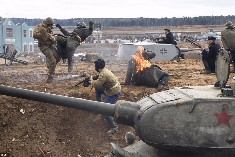 Sau hơn 70 năm, có lẽ người dân Nga nói riêng và người dân Liên Xô cũ nói chung vẫn luôn cảm thấy tự hào về cuộc chiến tranh vệ quốc vĩ đại của mình. Nguồn ảnh: Zvezda.