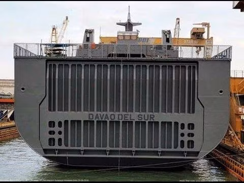 Tàu đổ bộ BRP Davao Del Sur có biên chế đầy đủ 121 thủy thủ đoàn và sĩ quan chỉ huy, ngoài ra tàu còn có khả năng chở theo tối đa 500 quân cùng đầy đủ trang thiết bị vũ khí. Nguồn ảnh: Youtube.