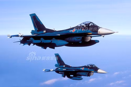 Ngoài hệ thống giá treo vũ khí, chiến đấu cơ F-2 còn được trang bị một súng 20 mm làm vũ khí phụ. Nguồn ảnh: Sina.