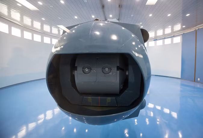 Mặc dù đều là các phi công tiêm kích chiến đấu nhiều kinh nghiệm, tuy nhiên có không ít học viên đã ngất xỉu tại chỗ hay nôn ói sau khi ngồi vào chiếc máy này chỉ vài phút. Nguồn ảnh: Tass.