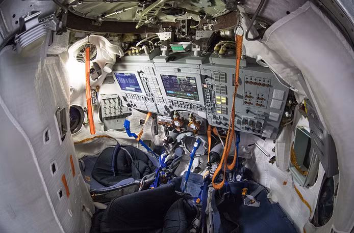 Các phi công lái tàu vũ trụ thường xuất thân từ các phi công lái máy bay chiến đấu, họ có một nền tảng thể lực rất tốt khiến quá trình đào tại diễn ra nhanh gọn và đơn giản hơn. Nguồn ảnh: Tass.