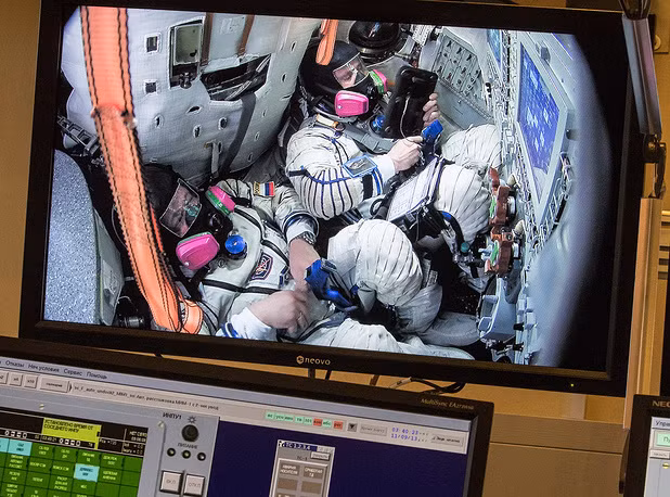 Các phi hành gia sẽ được đặt trong các khoang điều khiển có cấu tạo giống hệt như thật với đầy đủ trang thiết bị. Họ sẽ phải xử lý các tình huống bất ngờ được các giáo viên đưa ra. Nguồn ảnh: Tass.