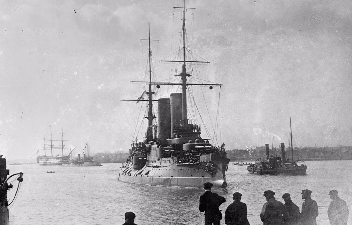 Hạm đội Nga Tsarevitch tại một bến cảng của Anh. Ảnh chụp năm 1915. Ảnh: Theatlantic.