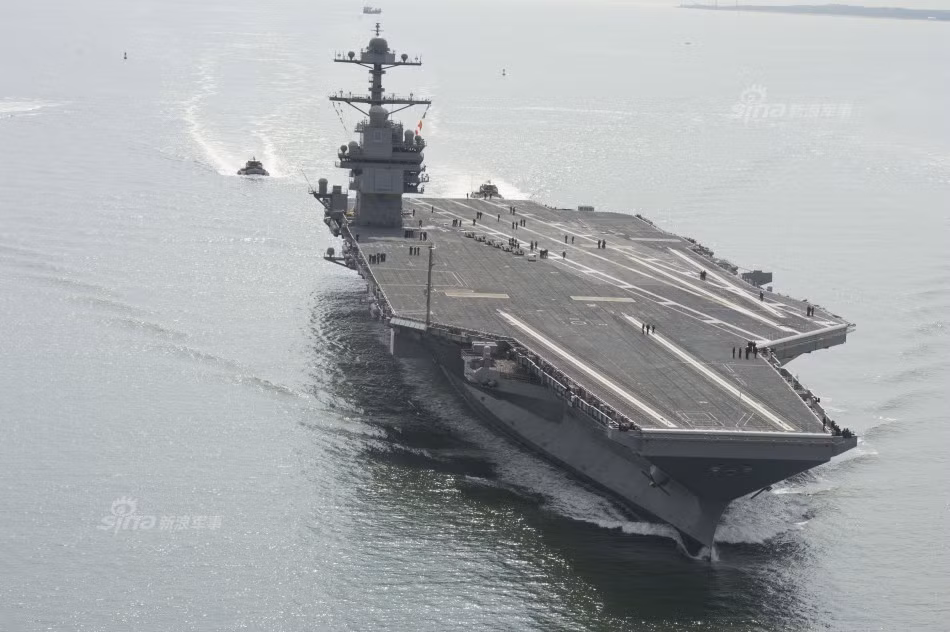 Theo các thông tin được đăng tải trên trang Sina của Trung Quốc thì vào hôm 17/4 vừa rồi chiếc hàng không mẫu hạm này đã kết thúc quá trình chạy thử nghiệm và đạt kết quả tốt đúng như kỳ vọng ban đầu, tới thời điểm này, USS Gerald R. Ford đang được lai dắt quay trở lại cảng. Nguồn ảnh: Sina.