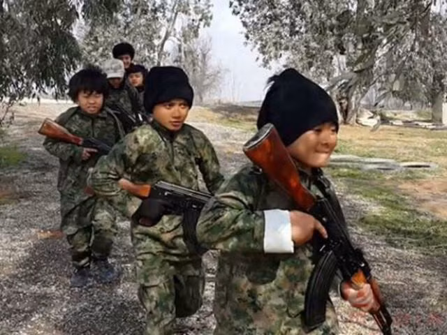 Mặc dù đây là một thực trạng đáng báo động nhưng các bên liên quan không thể có cách nào ngăn chặn được, các binh lính của Quân đội Syria kể lại rằng những đứa trẻ này cực kỳ liều lĩnh và sẵn sàng chống trả tới cùng khi bị bao vây. Cho nên không ít lần bắt buộc quân đội Syria phải chọn giải pháp đau đớn nhất. Nguồn ảnh: Breit.