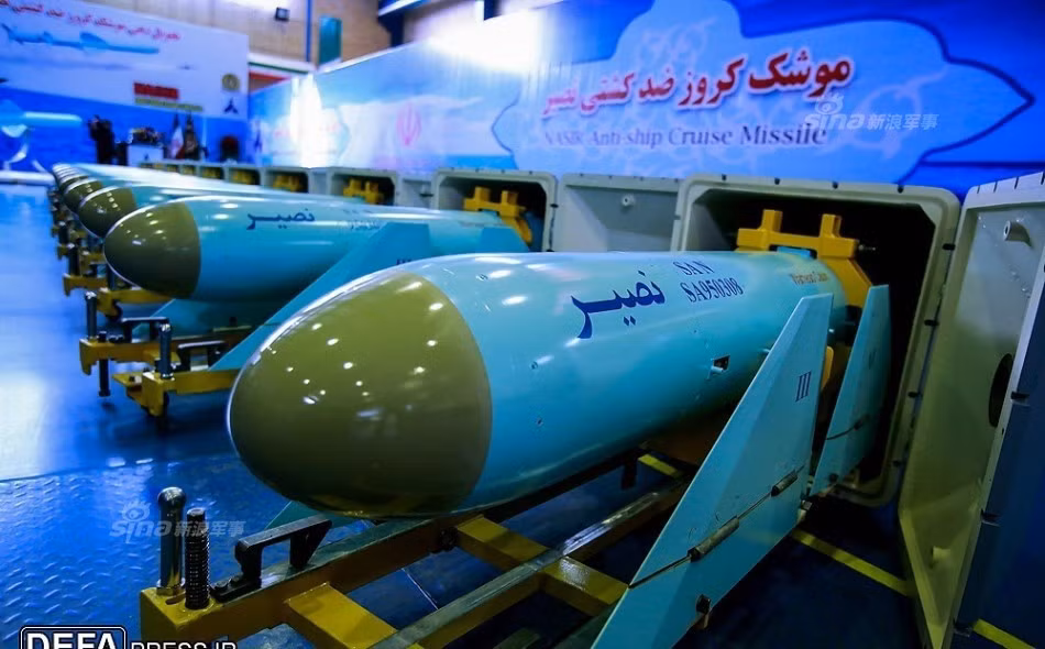 Trong quá trình vận chuyển, để đảm bảo an toàn và độ gọn gàng, hệ thống các cánh điều hướng có thể được tháo rời một cách đơn giản và xếp gọn xung quanh quả tên lửa. Nguồn ảnh: Sina.