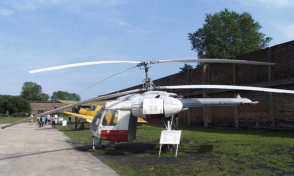 Hiện tại có 8 nước đang sử dụng chiếc trực thăng hạng nhẹ đa dụng này với nhiều mục đích khác nhau, 3 nước sử dụng chính bao gồm Nga, Romania và Hungary. Kể từ khi được sản xuất hàng loạt từ năm 1969 tới nay, đã có tổng 816 chiếc Ka-26 được ra đời. Nguồn ảnh: wiki.