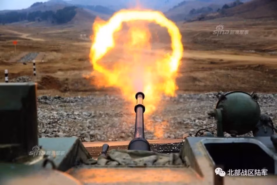 Có một điều ít người biết, trước sự kiện Thiên An Môn 1989, Trung Quốc và Mỹ từng hợp tác phát triển dự án tích hợp pháo tự động FMC 25mm Bushmaster cho Type 86. Tuy nhiên, chỉ có một nguyên mẫu ra đời. Nguồn ảnh: Sina.