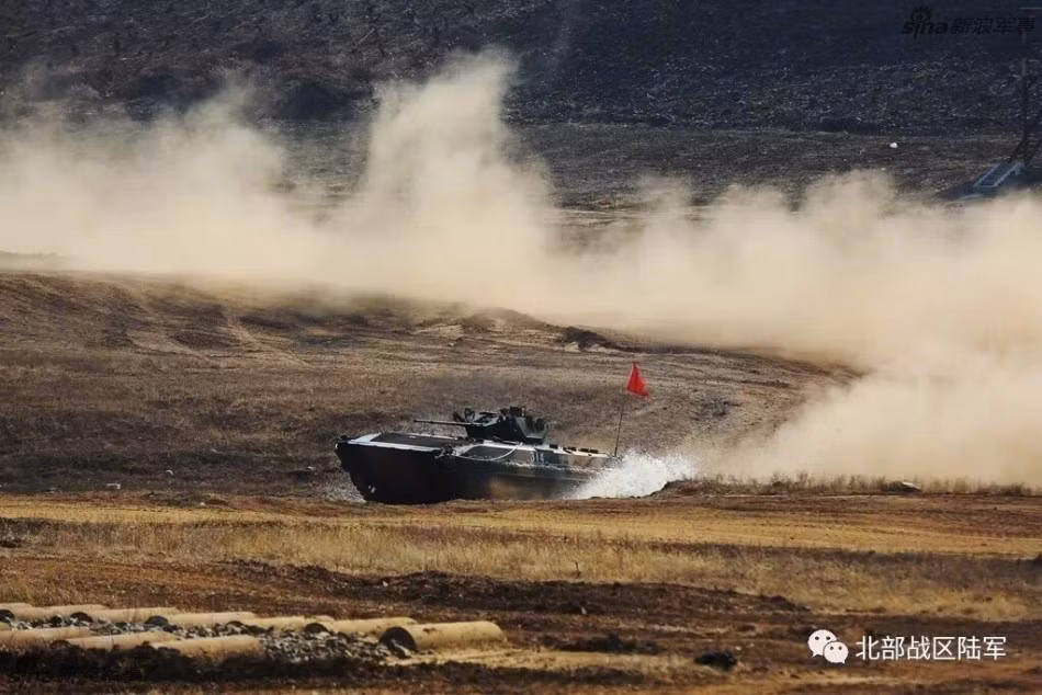  Xe chiến đấu bộ binh Type 86A được Trung Quốc nghiên cứu chế tạo từ những năm 1990 dựa trên thiết kế BMP-1 của Liên Xô vừa mới được tham gia cuộc tập trận quy mô lớn của Quân khu phía Bắc vào đầu tháng tư vừa rồi. Nguồn ảnh: Sina.