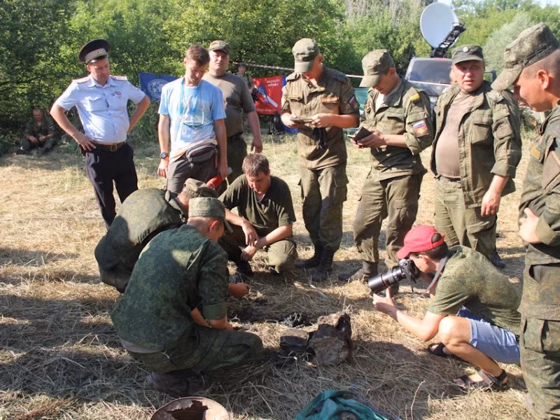 Những vật dụng cá nhân của thành viên kíp lái được đưa ra khỏi xe, nếu kíp lái thoát ra ngoài an toàn thì rất có thể họ đã chịu án kỷ luật rất nặng vì làm mất phương tiện chiến đấu và điều này chắc chắn sẽ được lưu lại trong sổ sách của đơn vị, chỉ có điều việc lục lại những giấy tờ từ cách đây 70 năm sẽ là công việc tốn rất nhiều thời gian. Nguồn: Englishrussia.
