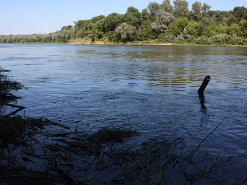 Sau 74 năm, chiếc xe tăng T-34 dưới lòng sông Đông mới được người dân địa phương nhìn thấy và báo với lực lượng Quân đội địa phương để tìm phương án trục vớt. Nguồn: Englishrussia.