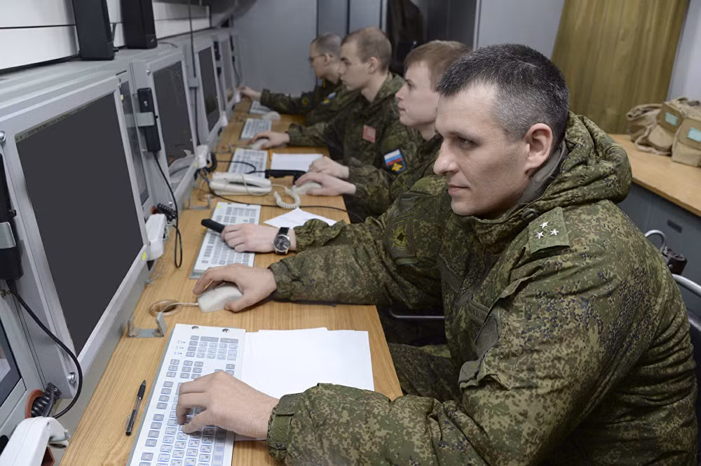 Sở dĩ lực lượng này phải chọn ngày kỷ niệm vào ngày chủ nhật thứ hai của tháng tư là do khi lực lượng này được thành lập vào năm 1914, phía Nga vẫn xử dụng loại lịch kiểu cũ, khác hoàn toàn so với dương lịch hiện tại. Để đảm bảo ngày kỷ niệm chính xác nhất so với lịch sử sau khi đổi sang sử dụng dương lịch, phía Nga đã chọn ngày thành lập theo thứ trong tuần chứ không phải theo ngày trong thàng như thông thường.