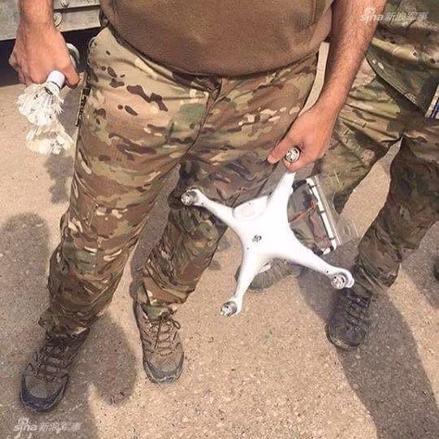 Máy bay không người lái với khả năng ném bom vốn là một phát minh của phiến quân IS nhưng cũng đã được phía Iraq áp dụng triệt để. Nguồn ảnh: Sina.