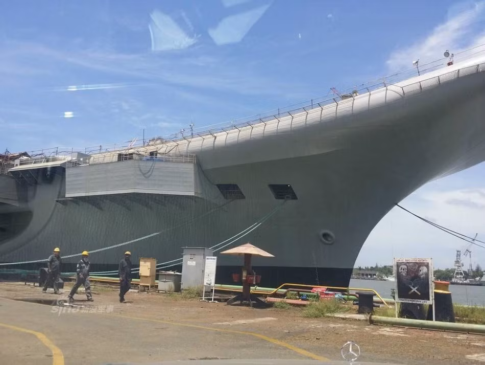 Dự kiến các hạng mục cuối cùng sẽ tốn khoảng hai năm nữa để hoản thiện, phía Ấn Độ đang hy vọng rằng con tàu này sẽ kịp hoàn thành quá trình chạy thử nghiệm và chính thức gia nhập biên chế lực lượng hải quân nước này vào năm 2018 tới đây. Nguồn ảnh: Sina.