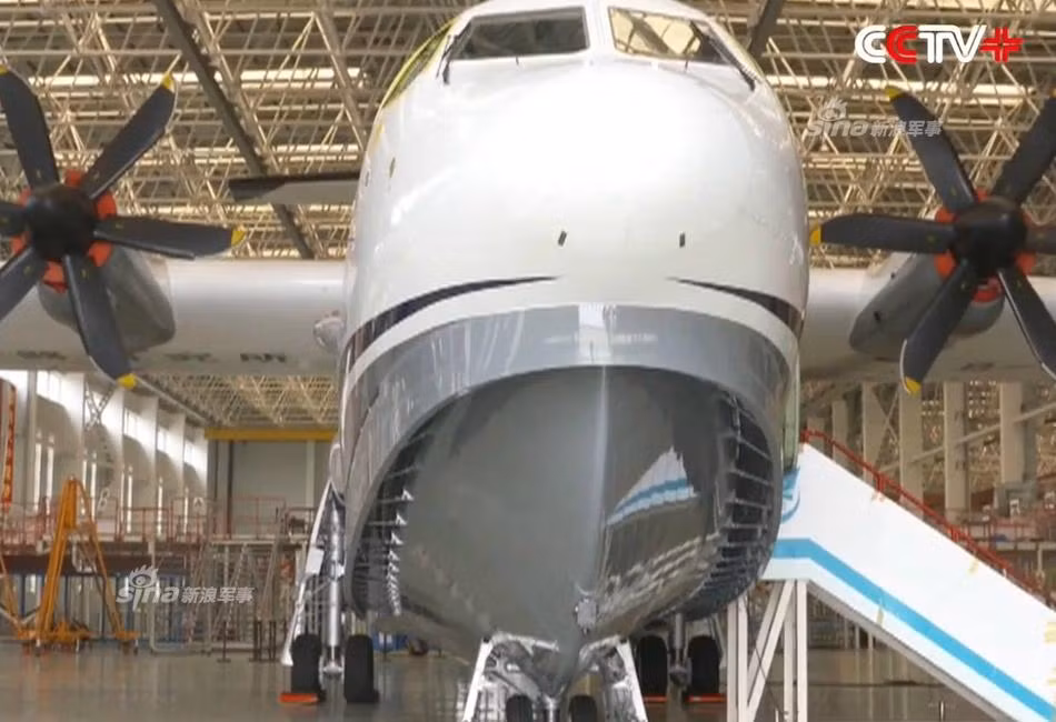 Thủy phi cơ AG600 sử dụng 4 động cơ WJ-6 cung cấp công suất tổng cộng tổng cộng 20.412 sức ngựa. Máy bay có chiều dài 36,9 mét, sải cánh rộng 38,8 mét và cao khoảng 12,1 mét. Nguồn ảnh: Sina.