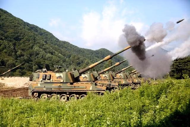 Tổng cộng có khoảng 4 nước đang sở hữu khẩu pháo tự hành K-9 nàybao gồm Phần Lan, Hàn Quốc, Ba Lan và Thổ Nhĩ Kỳ. 3 nước đã ký hợp đồng mua K-9 với phía Hàn Quốc và dự kiến sẽ được cung cấp các pháo tự hành loại này trong tương lai bao gồm Ấn Độ, Estonia và Na-uy. Nguồn ảnh: Daum.