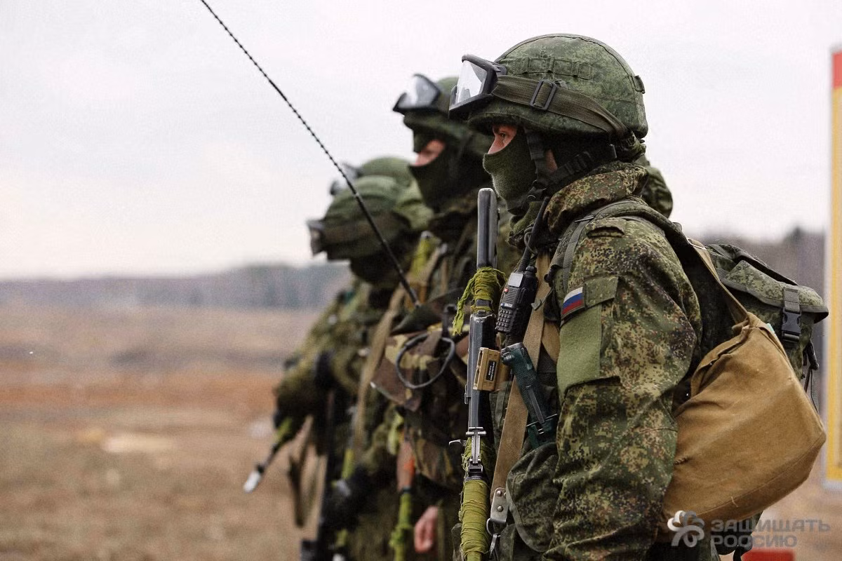 Ngày nay, lực lượng lính dù VDV được trang bị các khí tài và công nghệ cực kỳ hiện đại kèm theo khả năng thả xe tăng chủ lực từ trên máy bay xuống bằng dù cho phép lực lượng VDV có thể triển khai một cánh quân tấn công chủ lực ở ngay phía sau hậu tuyến đối phương chỉ sau vài phút. Nguồn ảnh: Reddit.