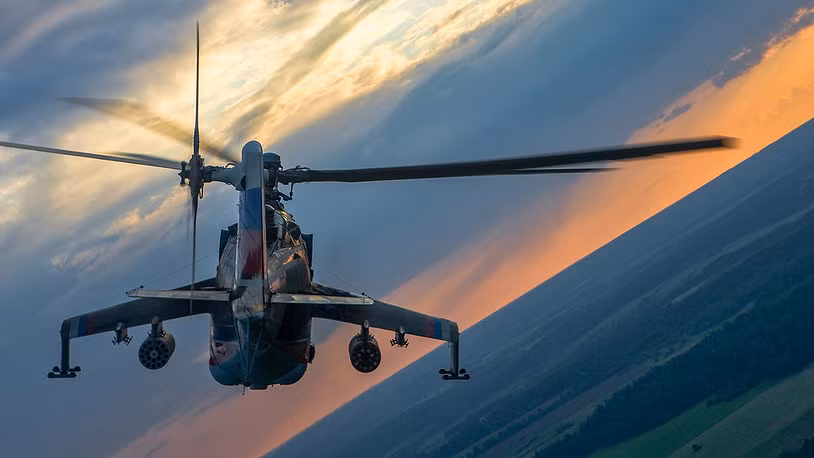 Trải qua 25 năm thành lập, phi đội "Đại bàng Vàng" gần như đã trở thành gương mặt không thể thiếu trong các cuộc duyệt binh, kỷ niệm và danh tiếng của họ ở Nga cũng không hề thua kém gì so với các phi công Su-27 "Kỵ sĩ Nga". Nguồn ảnh: TASS.