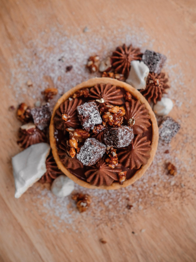 Không chỉ xinh đẹp, làm bánh giỏi, Phonnie còn sở hữu gu ăn mặc hiện đại, sang chảnh. Những bức ảnh cô đăng lên mạng xã hội đều thu hút hàng trăm, hàng nghìn lượt likes.