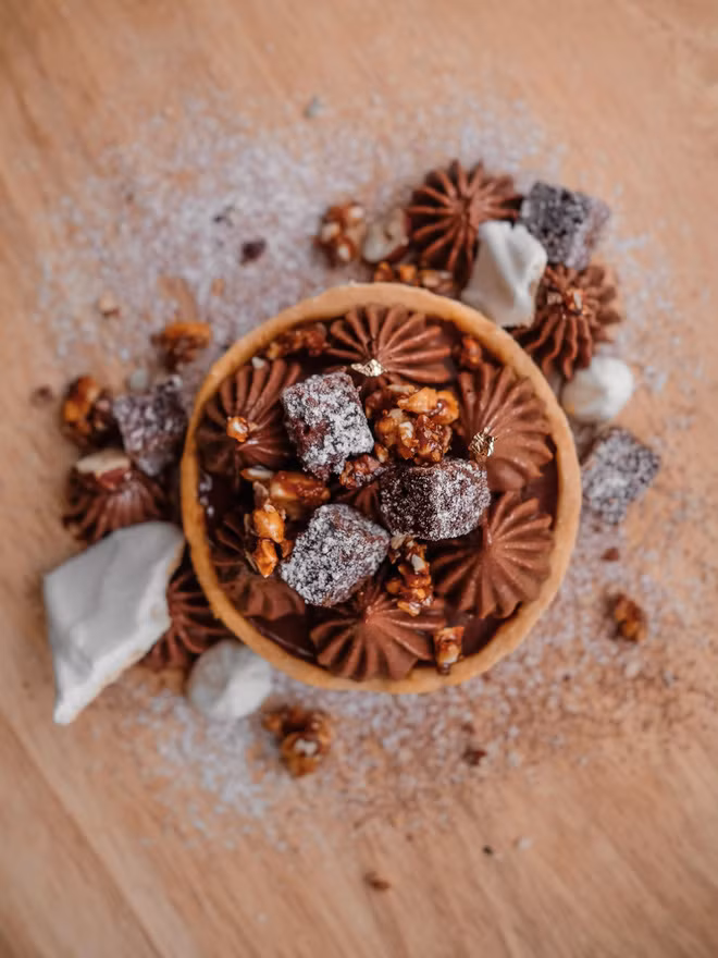 Không chỉ xinh đẹp, làm bánh giỏi, Phonnie còn sở hữu gu ăn mặc hiện đại, sang chảnh. Những bức ảnh cô đăng lên mạng xã hội đều thu hút hàng trăm, hàng nghìn lượt likes.