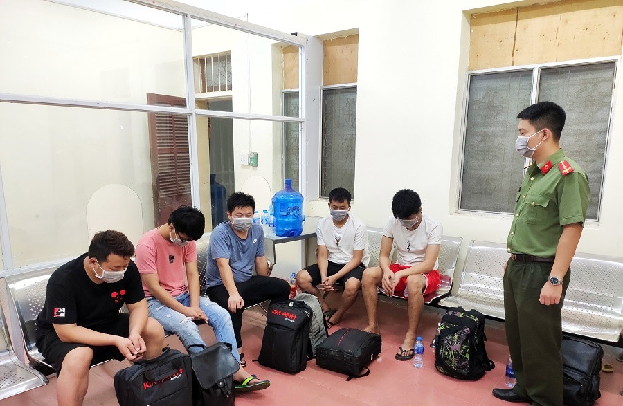 Người Trung Quốc nhập cảnh Việt Nam trái phép: Bao nhiêu người vào “chui”, có trục xuất? Nguoi Trung Quoc nhap canh Viet Nam trai phep: Bao nhieu nguoi vao “chui”, co truc xuat?