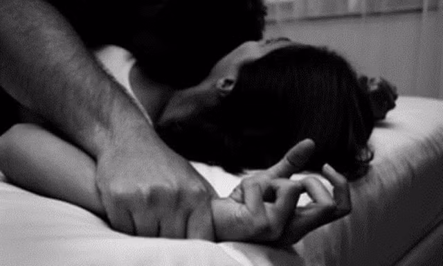 Hai Duong: Say cung nhom thanh nien, be gai bi nhieu doi tuong hiep dam