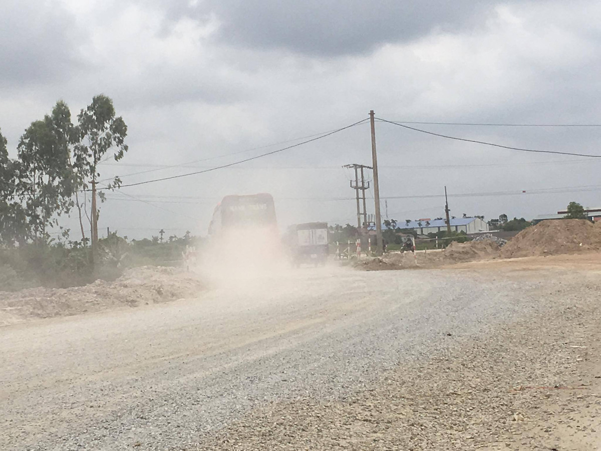 Hai Duong: Cong ty Viet Thanh cai tao duong, dan khon kho vi “bao bui”