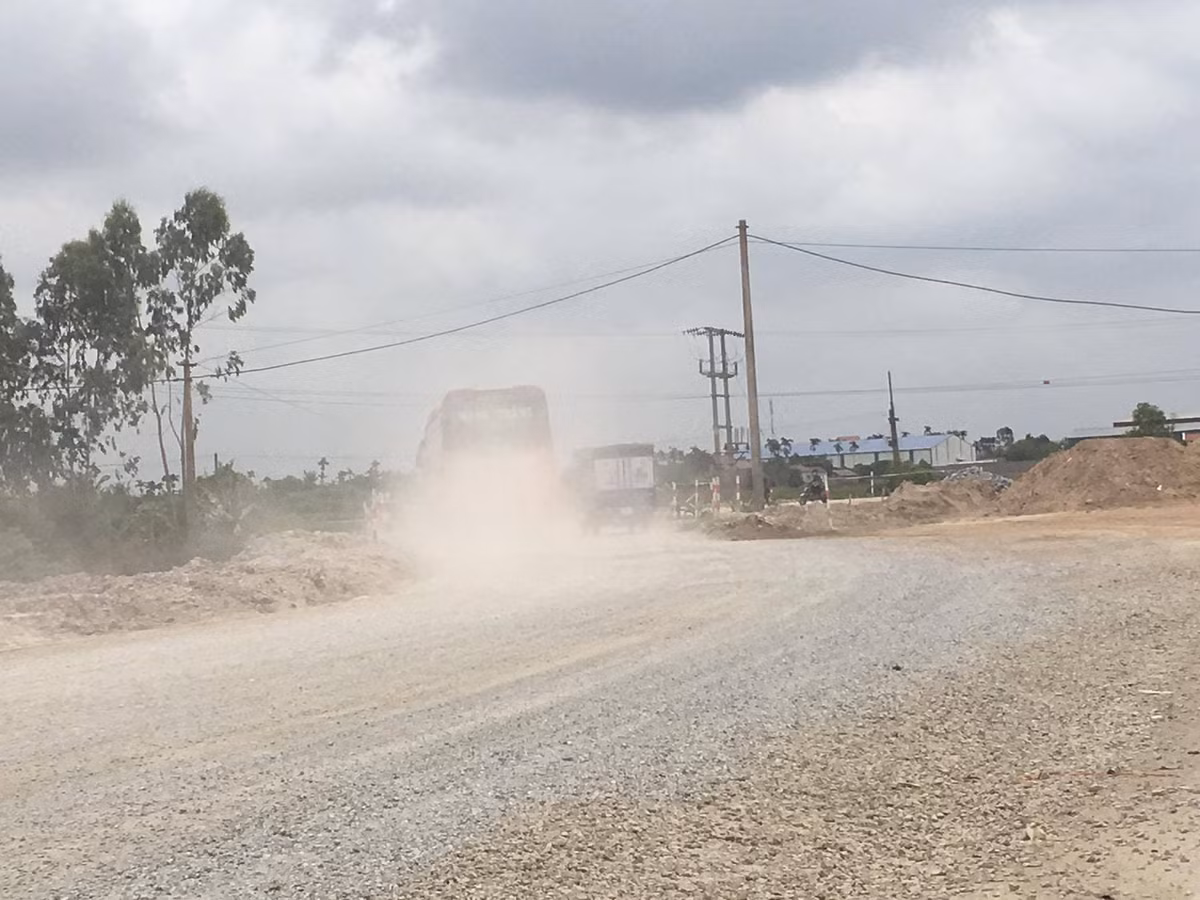 Hai Duong: Cong ty Viet Thanh cai tao duong, dan khon kho vi “bao bui”