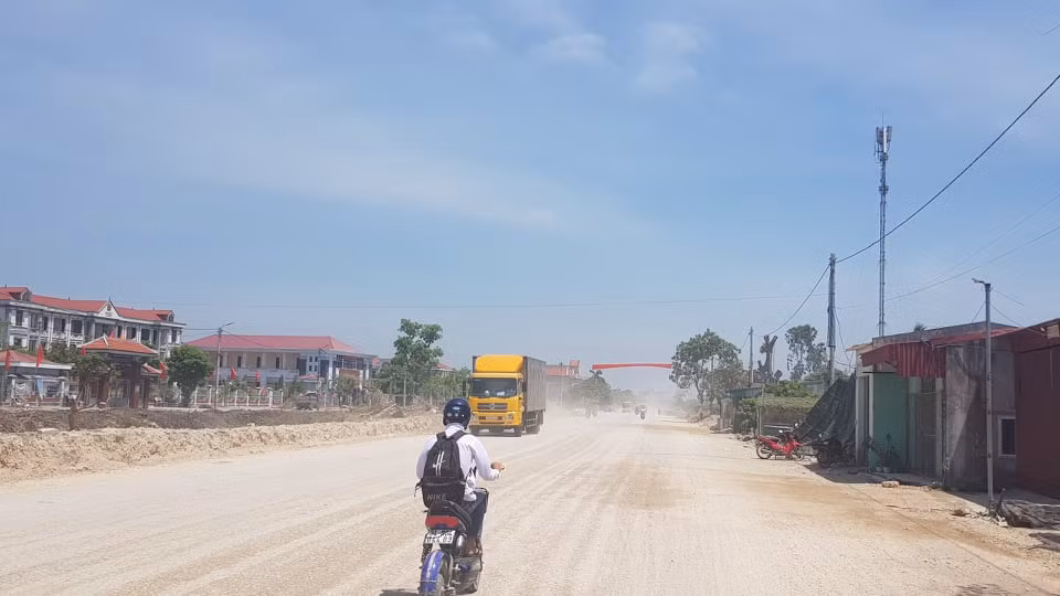 Hai Duong: Cong ty Viet Thanh cai tao duong, dan khon kho vi “bao bui”-Hinh-2