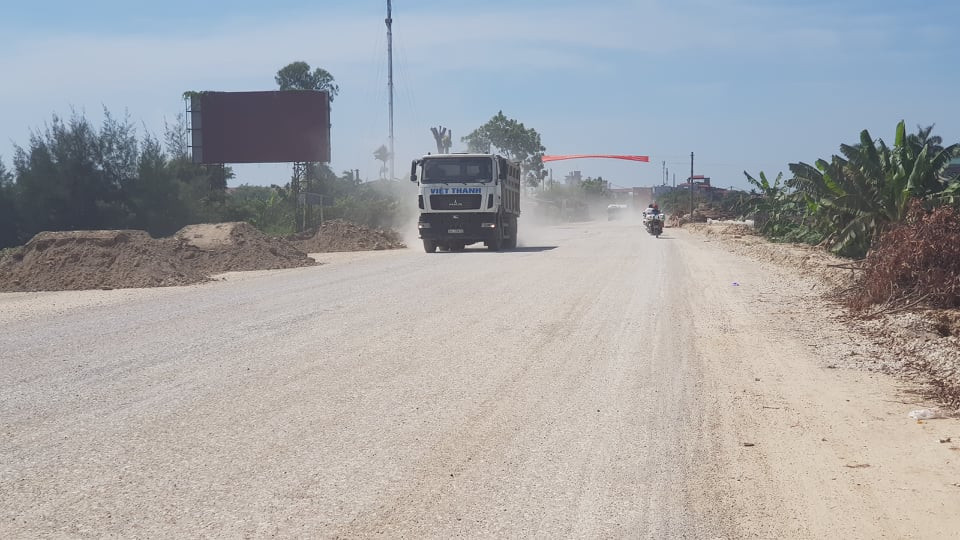 Và gây mất an toàn giao thông.