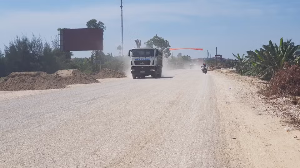 Và gây mất an toàn giao thông.
