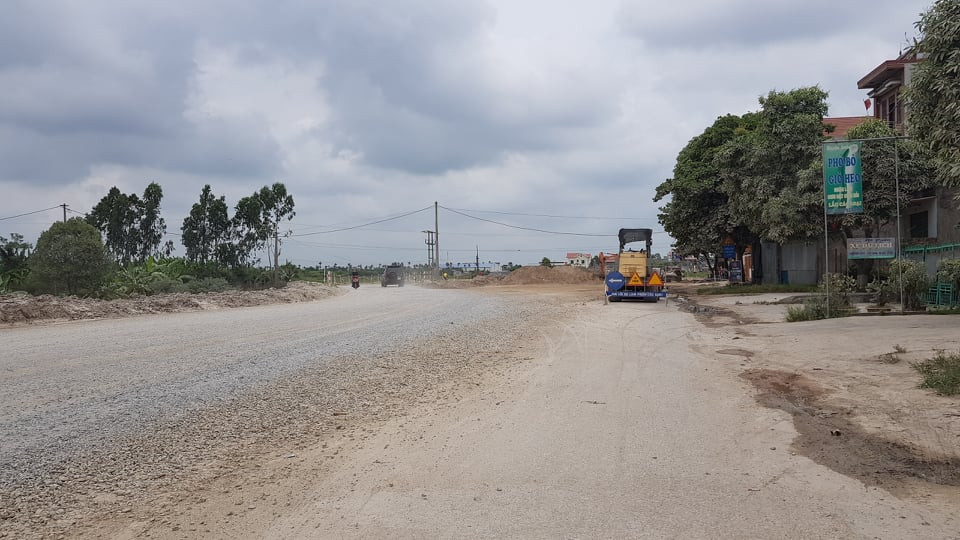 Đoạn đường thi công nham nhở.