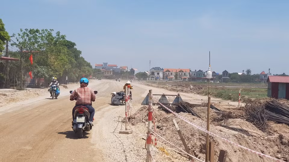 Nhưng lượng nước không đủ để làm ướt đường.