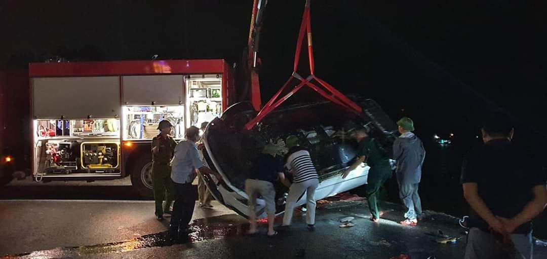 Vu o to lao xuong bien tai Ha Long: 3 nan nhan da tu vong, 1 nguoi nguy kich-Hinh-2